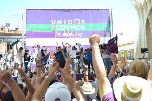 Members of Podemos came on stage to the sound of the theme tune of the Japanese tv series Campeones (Champions)